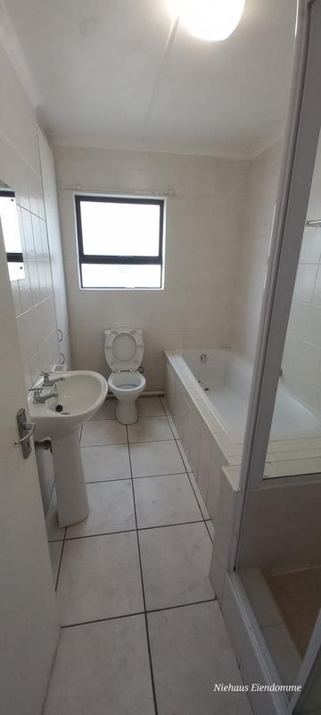 To Let 2 Bedroom Property for Rent in Guldenland Western Cape